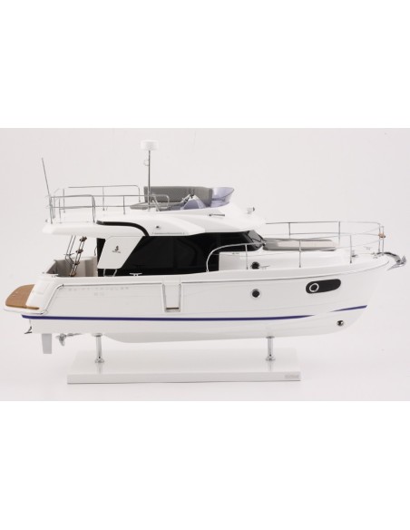 MAQUETTE SWIFT TRAWLER 30