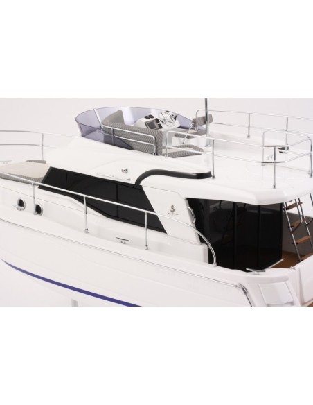 MAQUETTE SWIFT TRAWLER 30