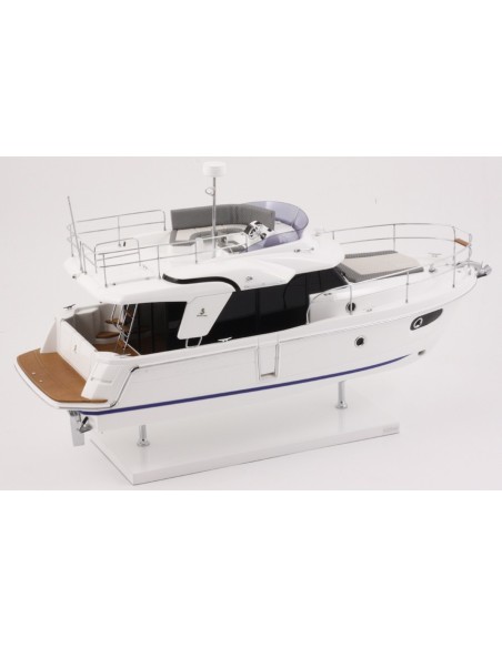 MAQUETTE SWIFT TRAWLER 30