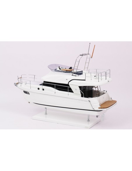 MAQUETTE SWIFT TRAWLER 35
