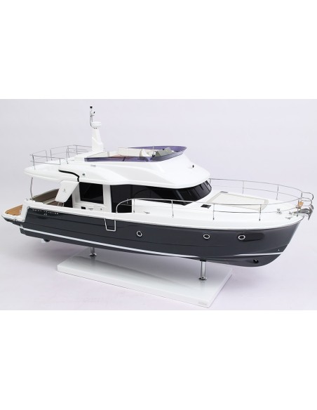 MAQUETTE SWIFT TRAWLER 47