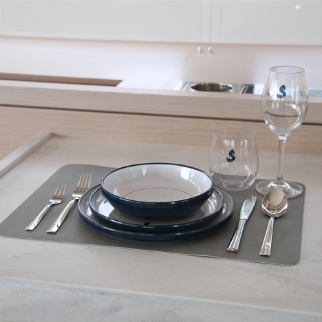 CROCKERY KIT - 51 PIECES