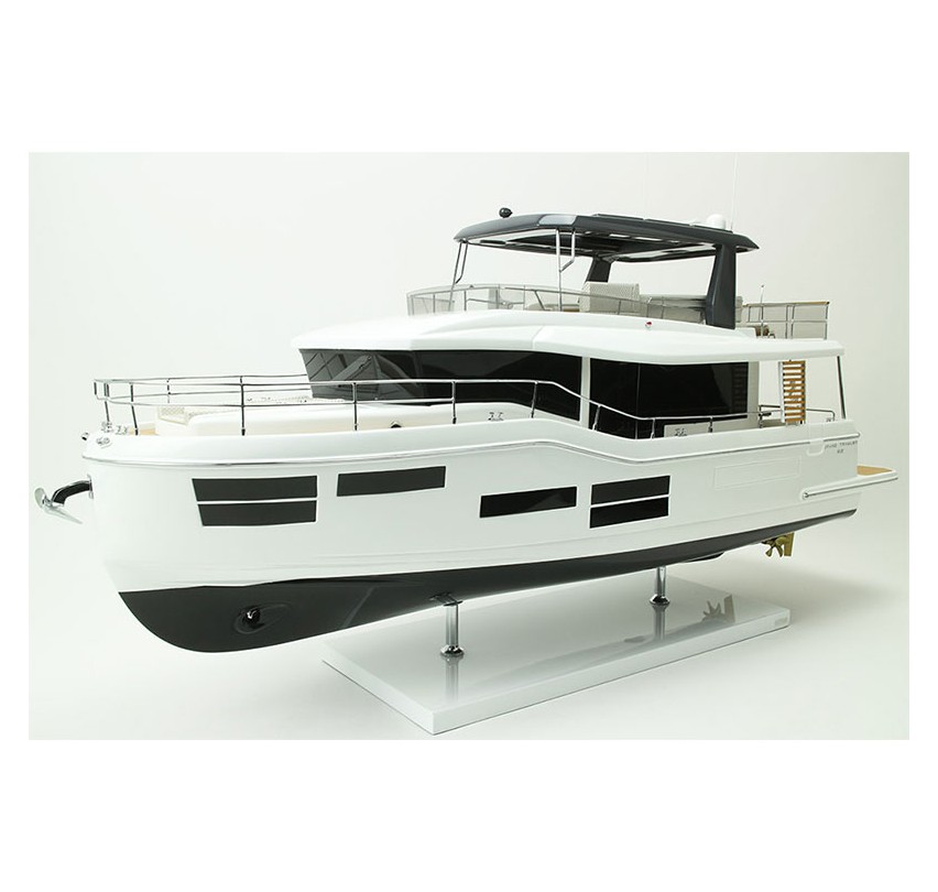 MODEL GRAND TRAWLER 62