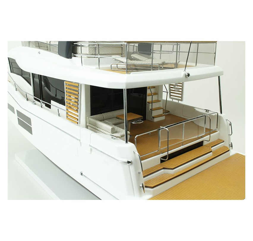 MODEL GRAND TRAWLER 62