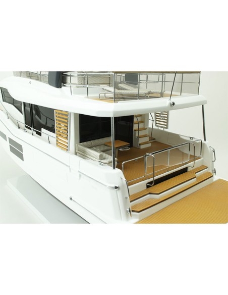 MAQUETTE GRAND TRAWLER 62