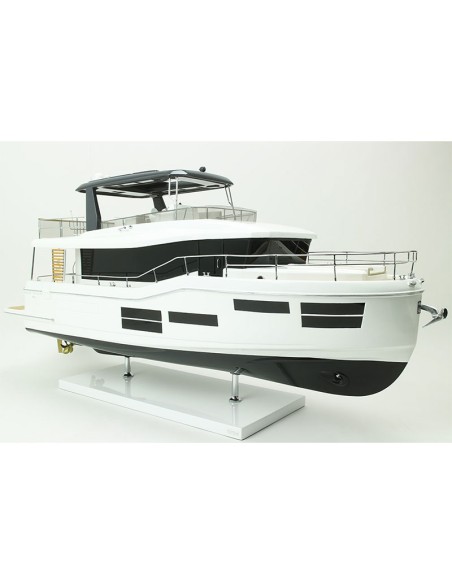 MAQUETTE GRAND TRAWLER 62