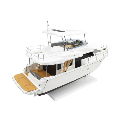 MAQUETTE SWIFT TRAWLER 48 2