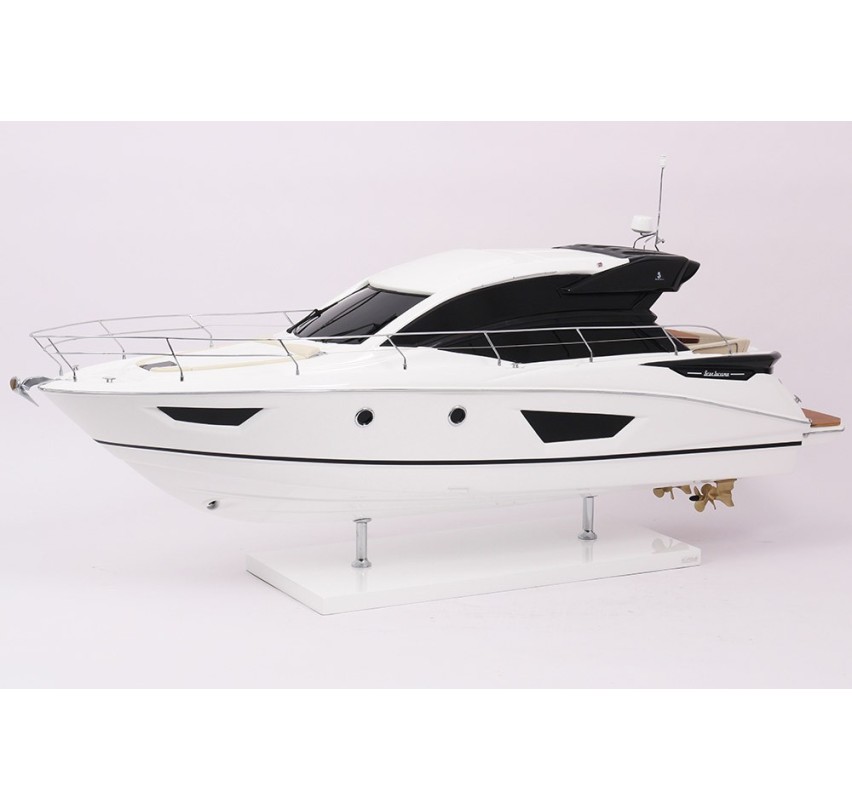 MODEL GRAN TURISMO 50