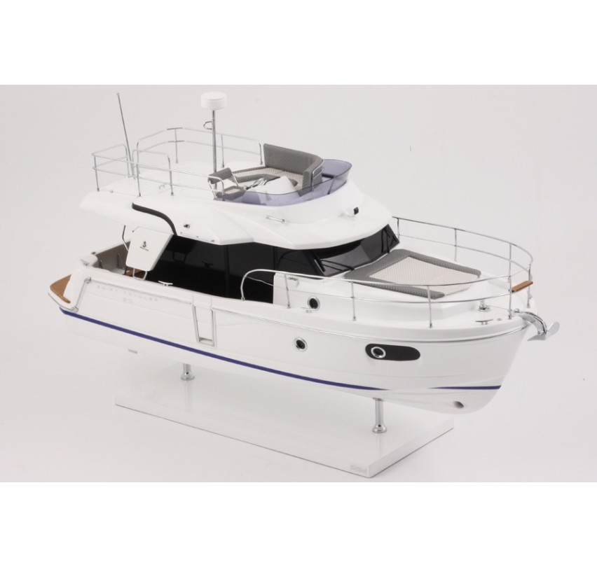MAQUETTE SWIFT TRAWLER 30
