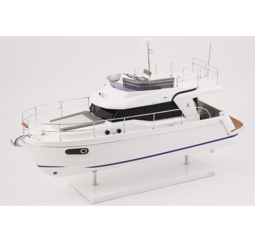 MAQUETTE SWIFT TRAWLER 30
