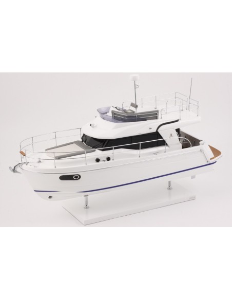 MAQUETTE SWIFT TRAWLER 30