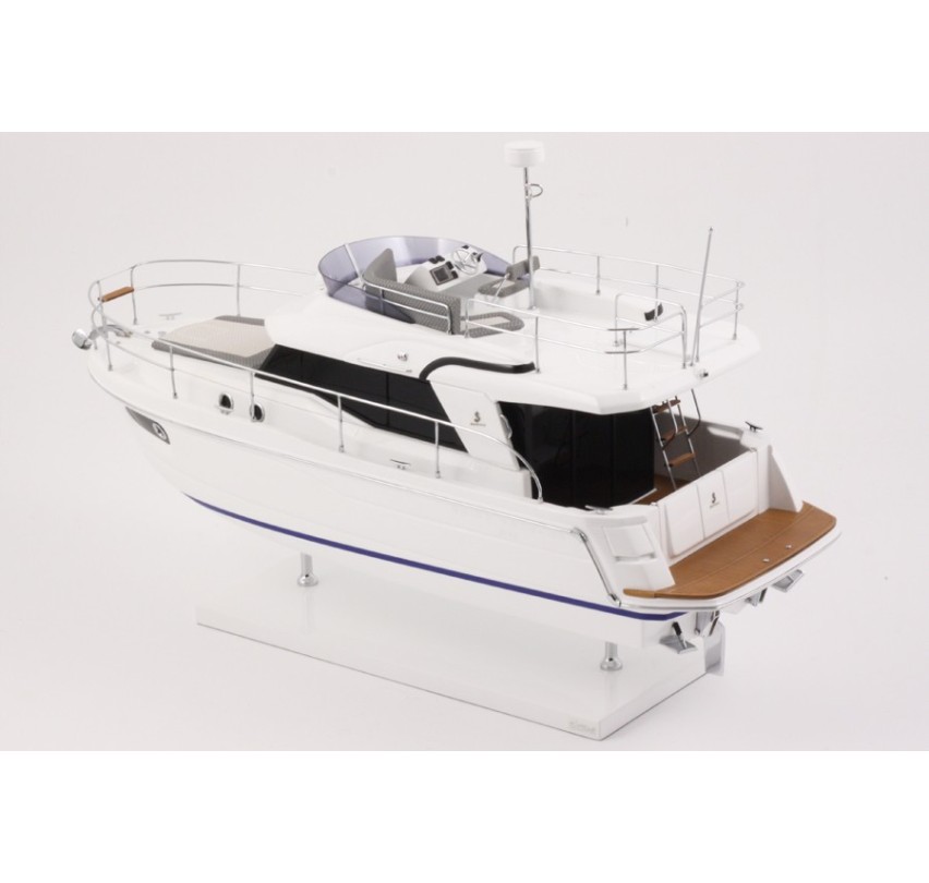 MAQUETTE SWIFT TRAWLER 30