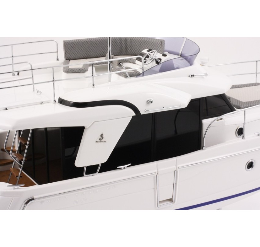 MAQUETTE SWIFT TRAWLER 30