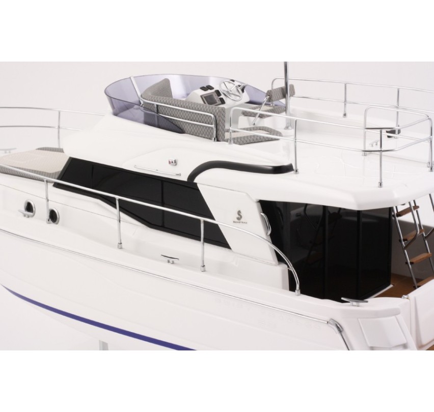 MAQUETTE SWIFT TRAWLER 30