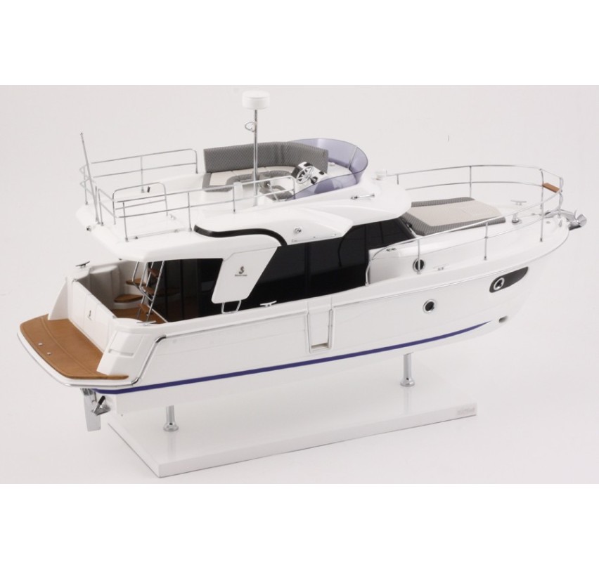 MAQUETTE SWIFT TRAWLER 30