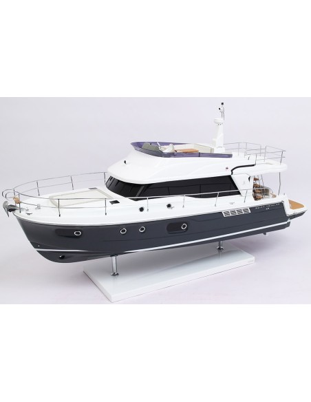 MAQUETTE SWIFT TRAWLER 47