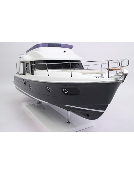 MAQUETTE SWIFT TRAWLER 47