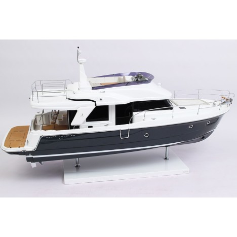 MODEL SWIFT TRAWLER 44