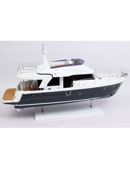 MAQUETTE SWIFT TRAWLER 47