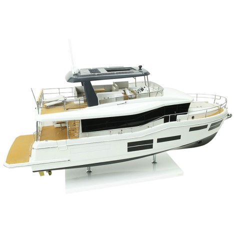 MODEL GRAND TRAWLER 62