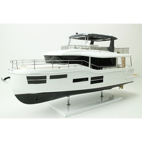 MAQUETTE GRAND TRAWLER 62 2