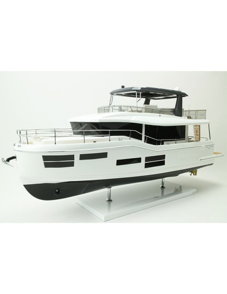 MODEL GRAND TRAWLER 62