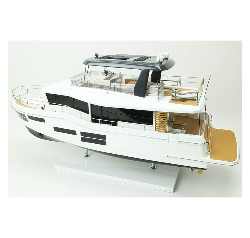 MAQUETTE GRAND TRAWLER 62